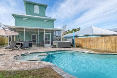 Easy Breezy - Private Pool, Hot Tub, Screened Porch, FREE Activities, 6 Min Walk to Beach, Close to 30A House in Sunnyside