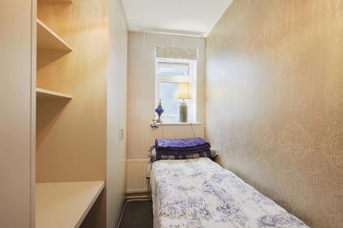 A lovely and comfortable flat in South London Condo in Croydon