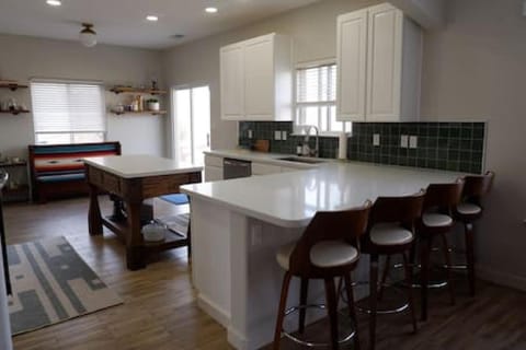 Remodeled Large home w yard Gated PRIME location House in Albuquerque