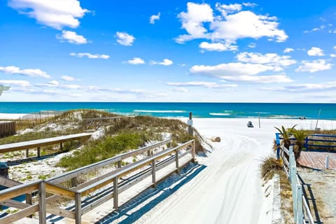 Panhandle Luxury D House in Lower Grand Lagoon