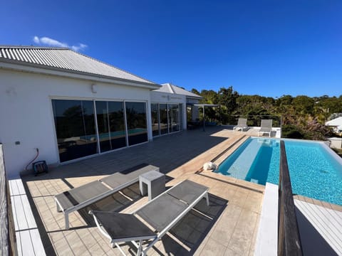 Balcony/Terrace, Pool view, Swimming pool, sunbed