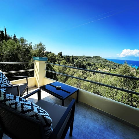 Natural landscape, View (from property/room), Balcony/Terrace, Balcony/Terrace, Seating area, Sea view
