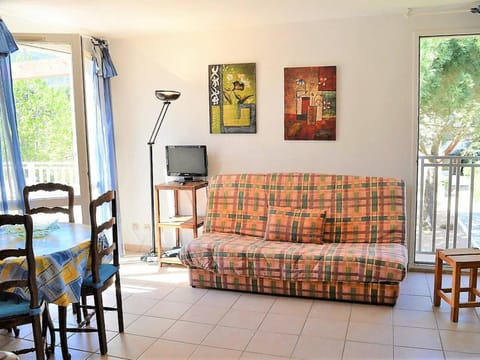 Appartement Duplex avec Terrasse, 2 Chambres, Parking Privé à 2 Min de la Plage - FR-1-251-569 Apartment in Le Lavandou