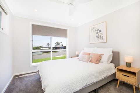 La Vista - Water Views & Mountain Vistas House in Culburra Beach