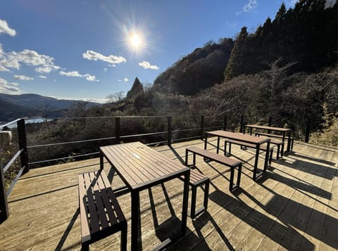 箱根の絶景を一望できる広々とした展望デッキ bbqに最適な場所 芦ノ湖の全景を一望 花火鑑賞湖水 Condo in Hakone