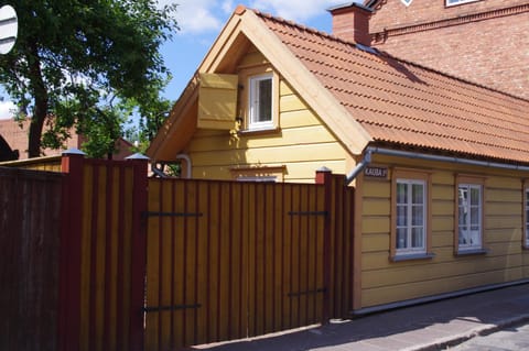 Property building, Facade/entrance, Day