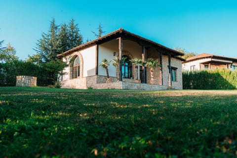 Property building, Day, Natural landscape, Garden, Garden view