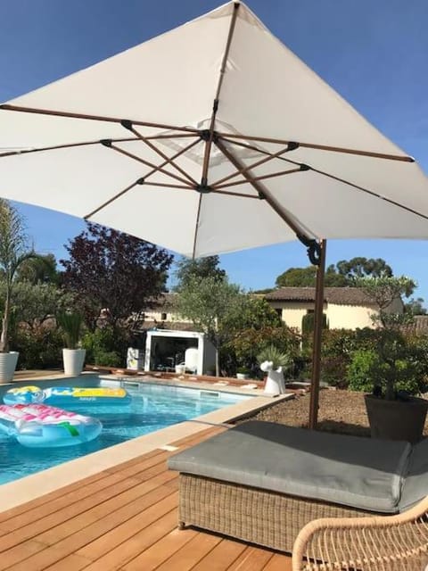 Villa moderne dans un domaine privé unique Villa in Villeneuve-Loubet