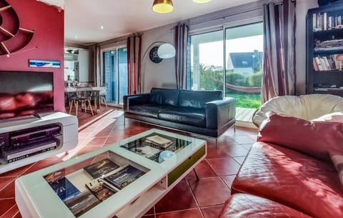 Gorgeous Home In Le Tour-du-parc With Wi-fi House in Damgan