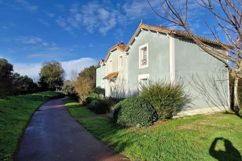 Property building, Neighbourhood