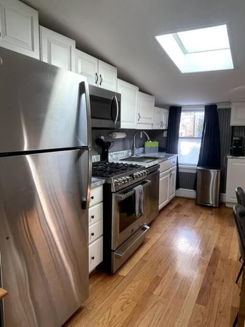 Large studio apartment steps from the US Capitol! Condominio in Capitol Hill