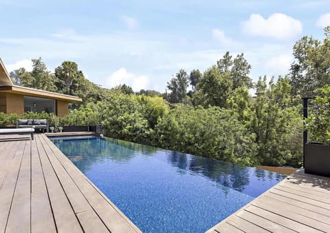 Stunning 5 Bedroom villa In LA Chalet in Bel Air