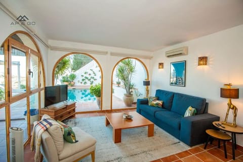 Living room, Pool view