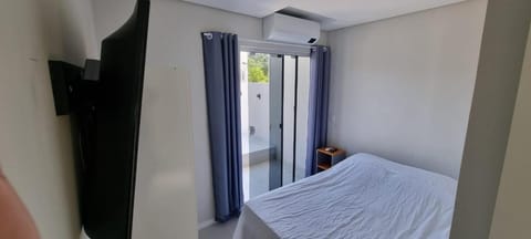 Quartos Confortáveis em casa compartilhada - 5 min Aeroporto Internacional Apartment in Florianopolis