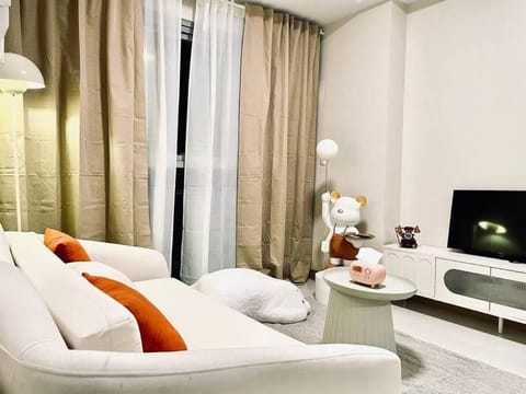Thompson Suites - 2-beds near OKADA, Bayshore 2 Condo in Pasay