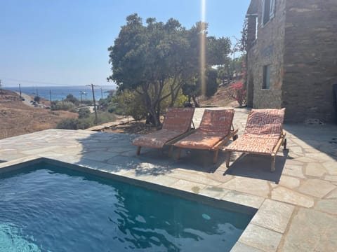 villa hibiscus with swimmimg pool see view few meters from beaches Villa in Kea-Kythnos