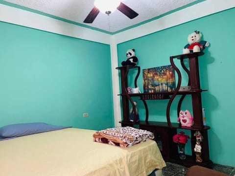 Agradable casa de 4 habitaciones 2 baños cómodos House in La Ceiba