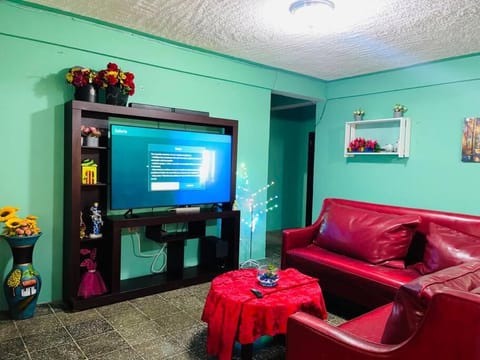 Communal lounge/ TV room, TV and multimedia, Living room, Seating area, Evening entertainment, fireplace