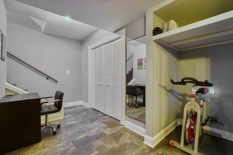 Movie Lover's Gem - Steps from Metro & the Capitol! Condo in Capitol Hill