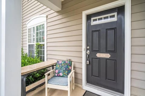 Peaceful, townhome in Hope Valley Farms Apartment in Durham