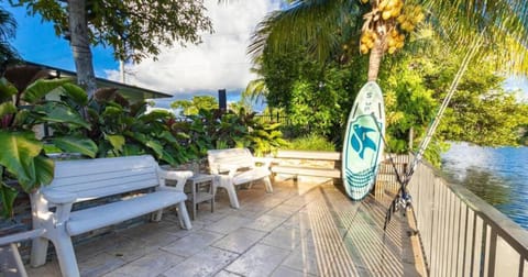 Miami Beach - Riverfront Luxury Villa Chalet in El Portal