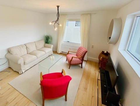 Cute Apartment - Detmold city center - large kitchen, bath, south facing balcony - free parking and wifi Apartment in Detmold