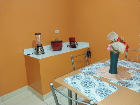 Coffee/tea facilities, Dining area