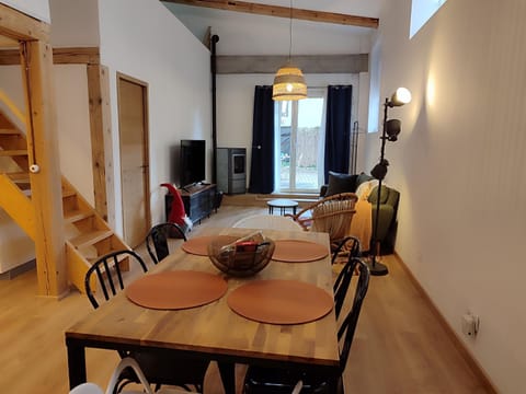 Le chaleureux loft 1 minute du tram Apartment in Strasbourg