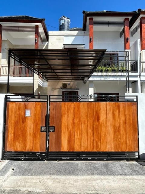 Deddy kim House in Kuta Selatan