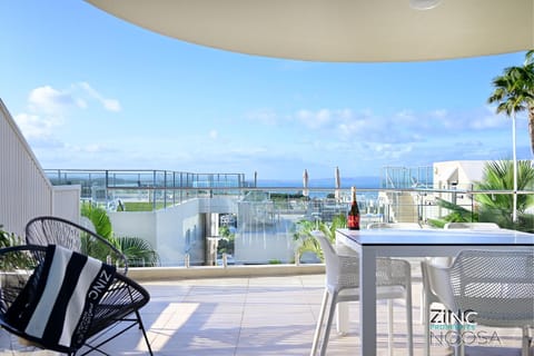 View (from property/room), Balcony/Terrace, Dining area, Sea view