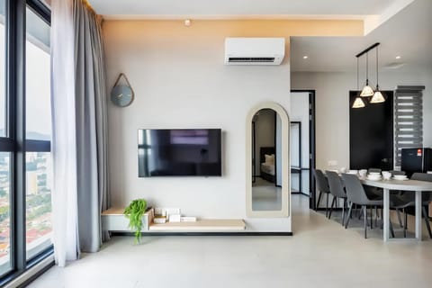 TV and multimedia, Living room, Seating area, Dining area, air conditioner