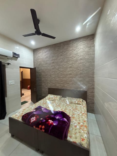 NAGPAL GUEST HOUSE Bed and Breakfast in Ludhiana