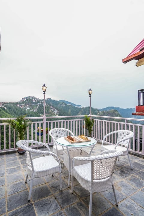 Natural landscape, View (from property/room), Balcony/Terrace, Balcony/Terrace, Seating area, Dining area, Mountain view