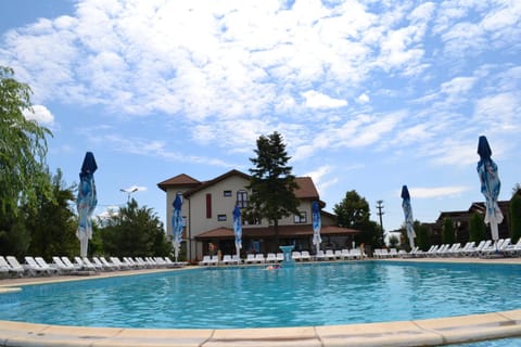 Property building, Facade/entrance, On site, Swimming pool