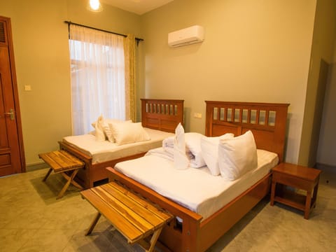 Bed, Photo of the whole room, Bedroom, air conditioner