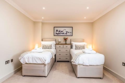 Stylish 3 Bed with Double Carport House in Bosham