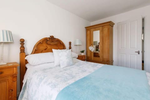 Two Bed Seafront Escape in East Wittering Apartment in West Wittering