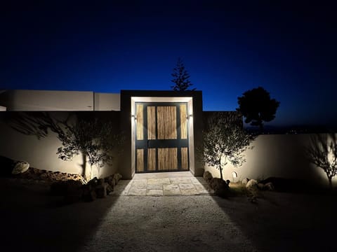 Facade/entrance, Night