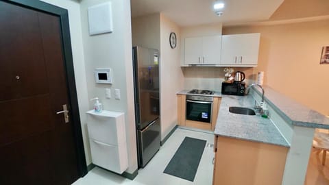 Cozy 2Br on the Top Floor Unit Apartment in Makati