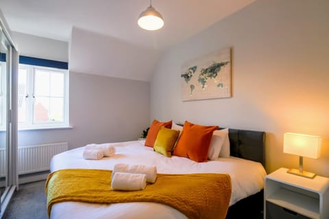 Stylish 2 Bedroom Maisonette in Hatfield by HP Accommodation Condominio in Hatfield