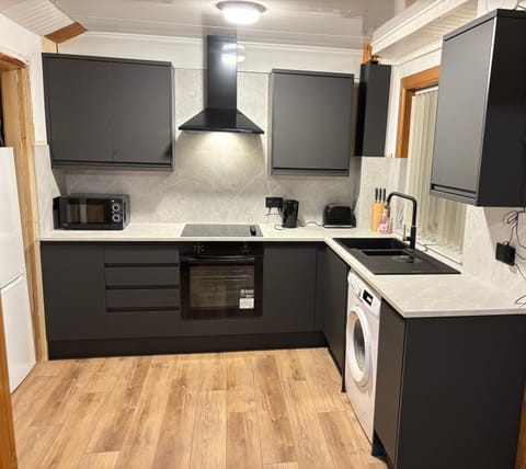 Coffee/tea facilities, Kitchen or kitchenette, oven, pet friendly, stove, toaster