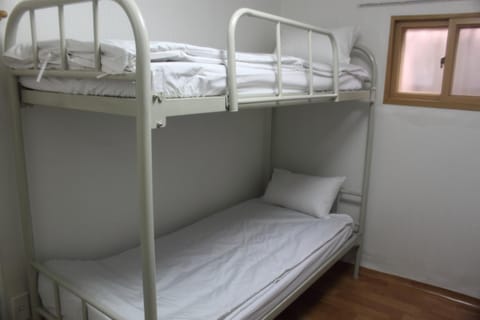 Dongdaemun Guesthouse Bed and Breakfast in Seoul