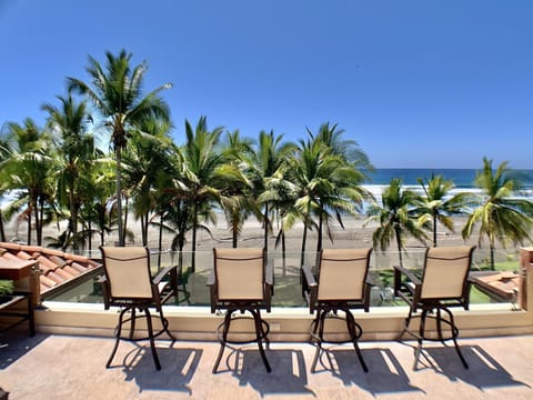 View (from property/room), Balcony/Terrace, Beach