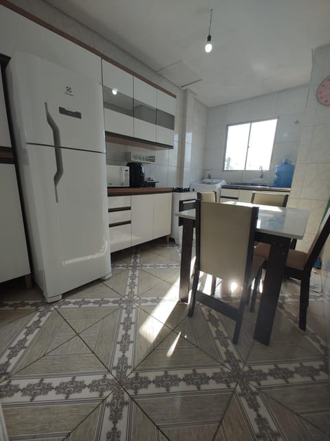 Kitchen or kitchenette, Dining area, minibar, pet friendly, stove