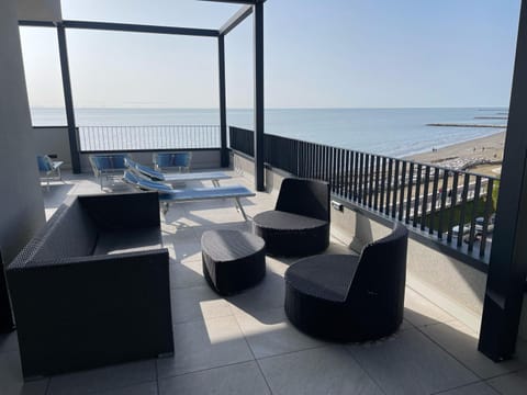 Solarium, Sea view, sunbed
