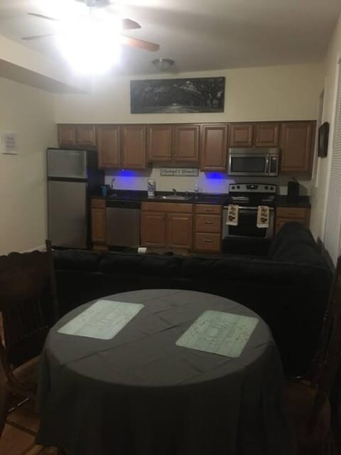 Kitchen or kitchenette, Dining area, oven, stove