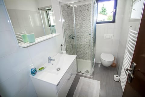 Shower, Toilet, Bathroom