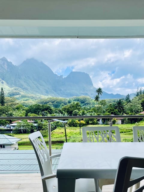 Balcony/Terrace, Dining area, Mountain view