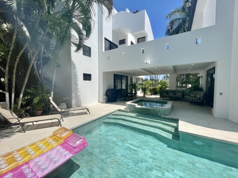 Classy Beachfront Home with Private Pool - Hermosa Palms 110 Condominio in Playa Hermosa