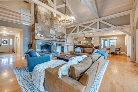 Monterey Home with Hot Tub, Pool and Game Room! Maison in Berkshires